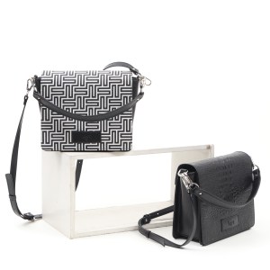 2065_fekete-labi-kroko_1