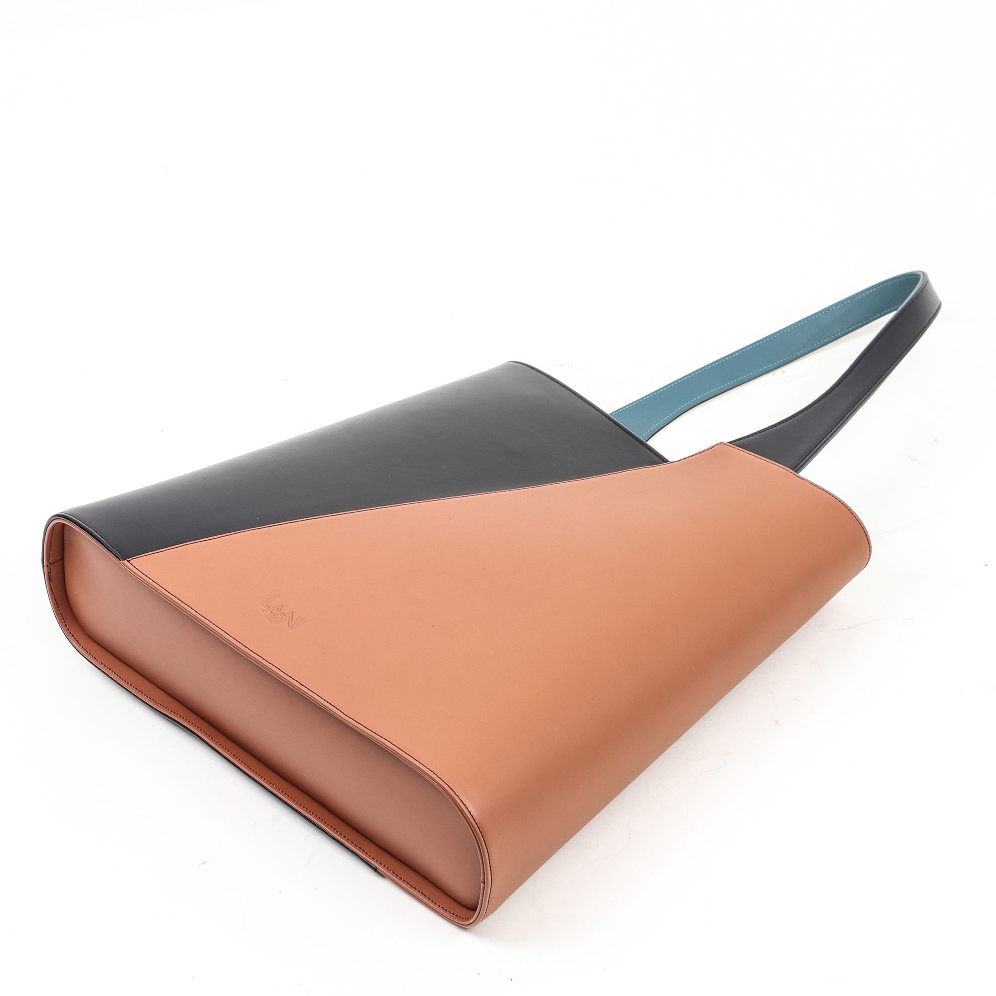 2011 H - NAKAMURA TALL TÁSKA