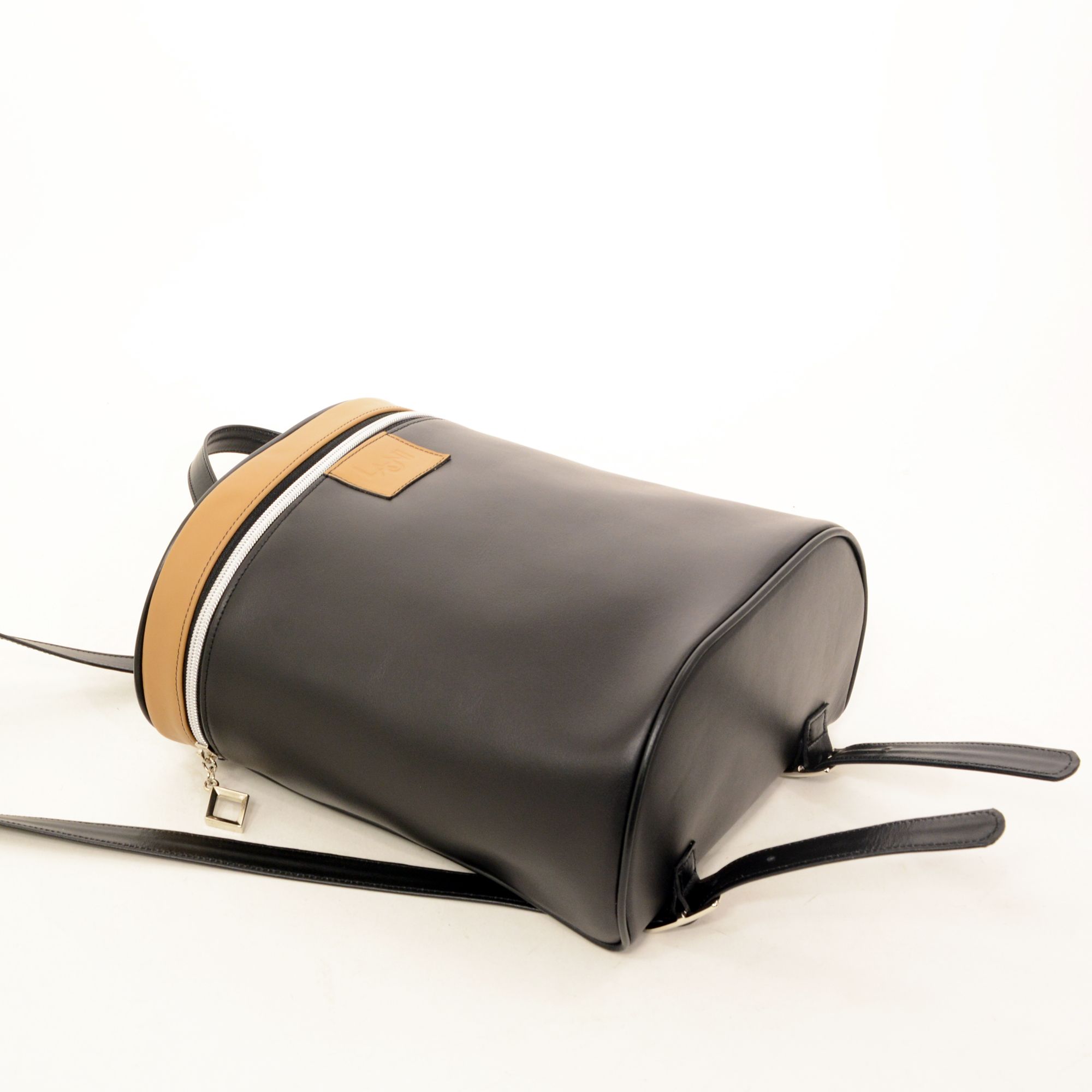 3059 - BARREL BACKPACK