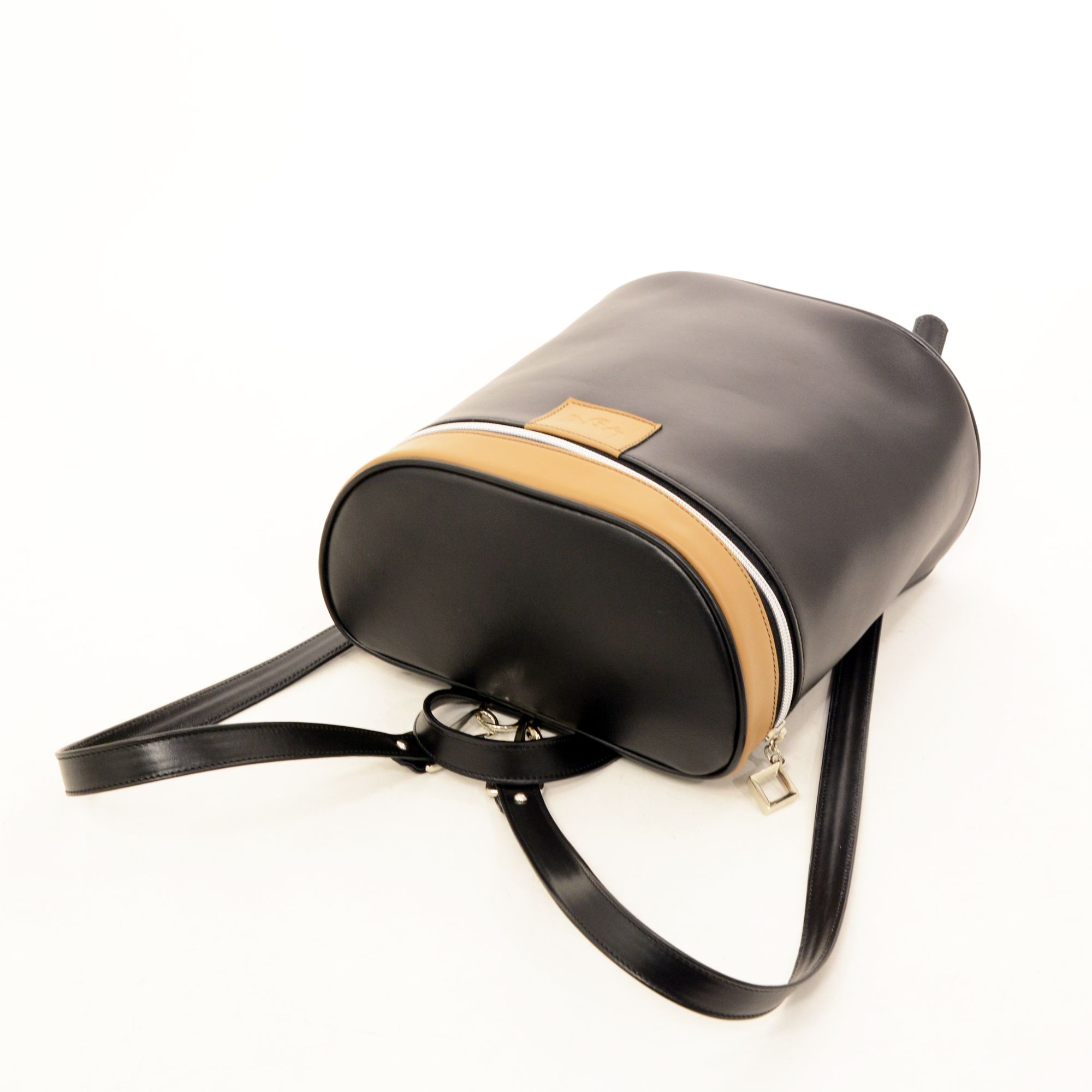 3059 - BARREL BACKPACK